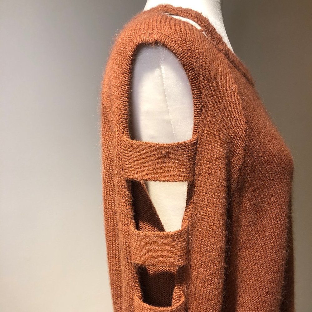 Cozy sweater from boutique brand, loveriche M